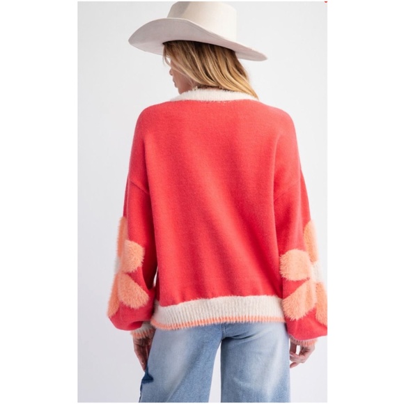 Easel Coral Fuzzy Daisy Print Loose Fit Sweater - Picture 6 of 6